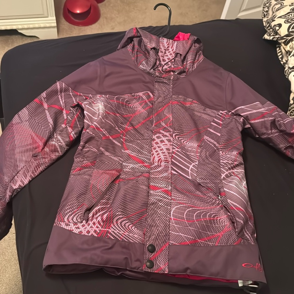 Size small loose fit. Worn once. Perfect ski jacket!